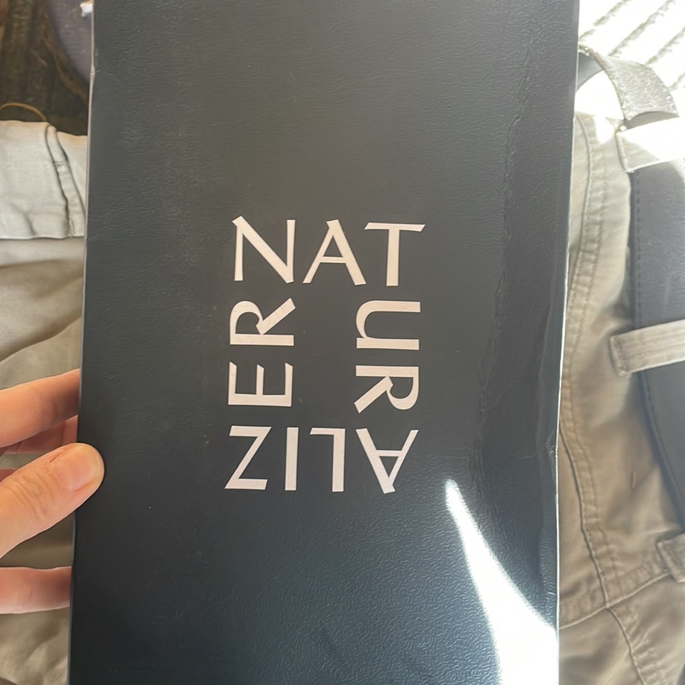 NATURALIZER - Picture 5 of 6